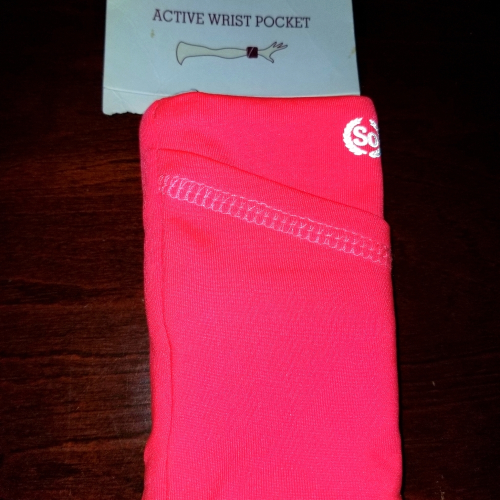 Active wrist pocket